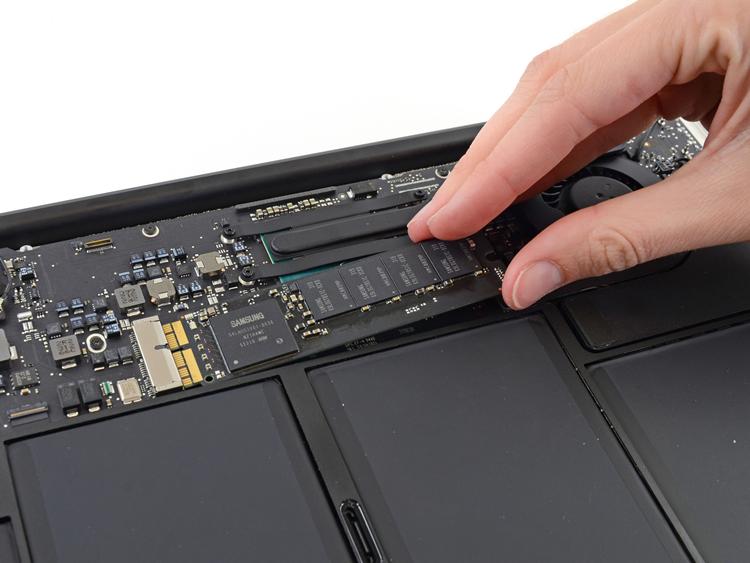 ¿Cómo reemplazar el disco duro de MacBook Pro con SSD?