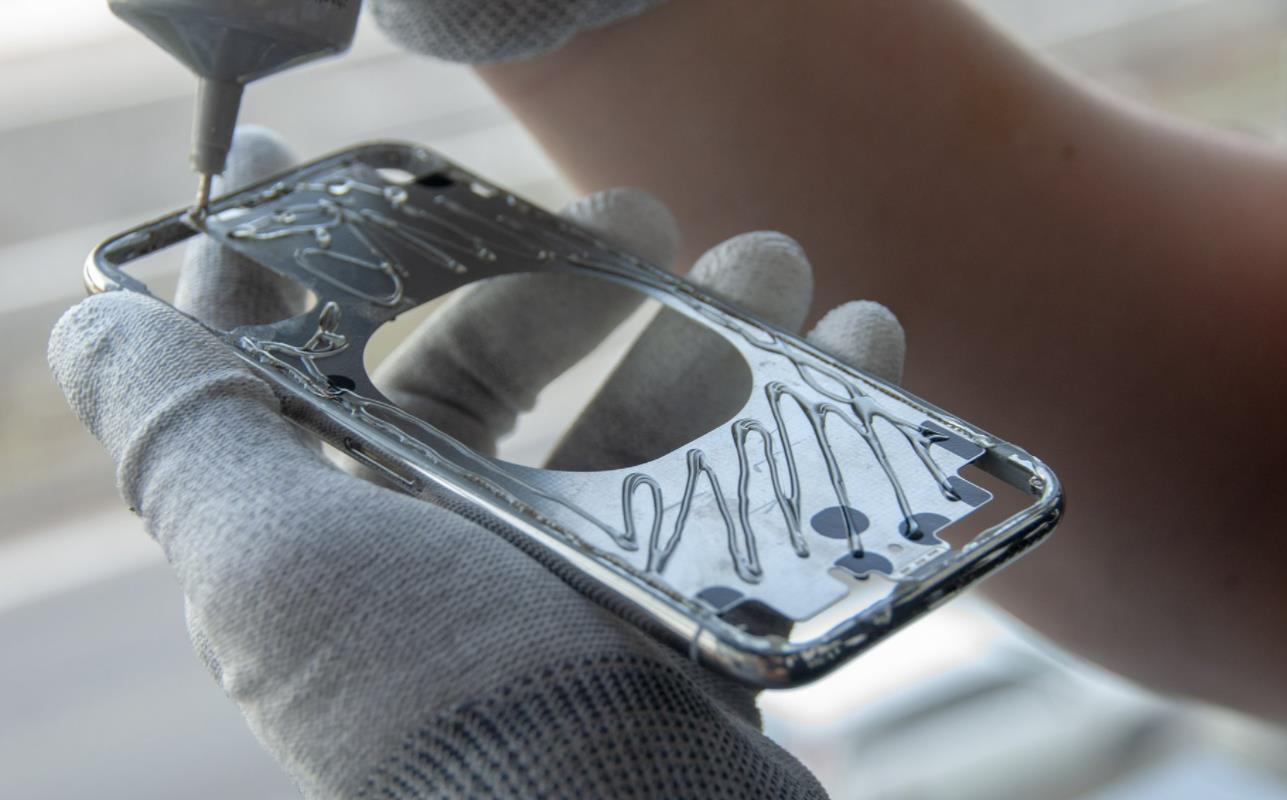¿Cómo reemplazar el cristal trasero de un iPhone?
